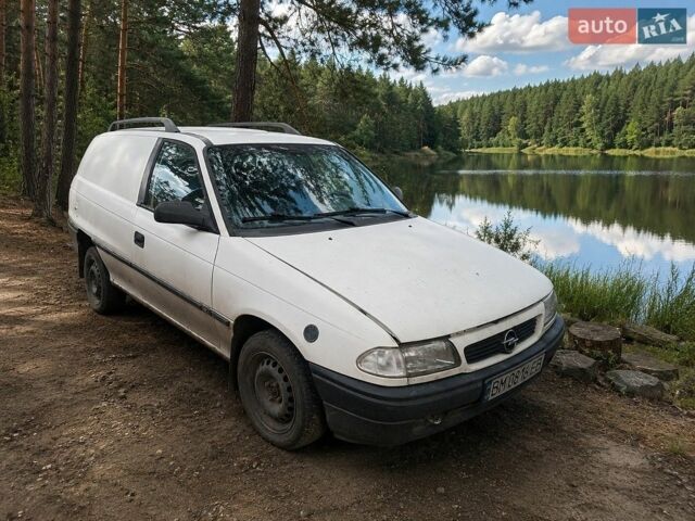Белый Опель Астра, объемом двигателя 1.6 л и пробегом 400 тыс. км за 800 $, фото 1 на Automoto.ua