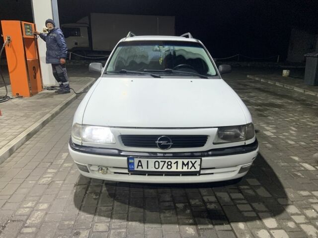 Белый Опель Астра, объемом двигателя 1.6 л и пробегом 3 тыс. км за 1300 $, фото 1 на Automoto.ua