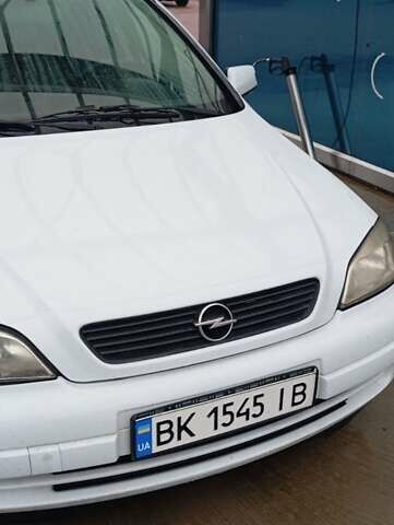 Белый Опель Астра, объемом двигателя 1.69 л и пробегом 447 тыс. км за 3300 $, фото 1 на Automoto.ua
