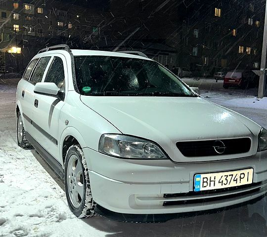 Белый Опель Астра, объемом двигателя 1.6 л и пробегом 300 тыс. км за 3300 $, фото 1 на Automoto.ua