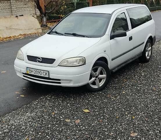 Белый Опель Астра, объемом двигателя 2 л и пробегом 320 тыс. км за 2500 $, фото 1 на Automoto.ua
