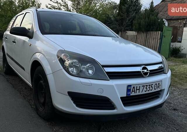 Белый Опель Астра, объемом двигателя 1.6 л и пробегом 252 тыс. км за 5200 $, фото 1 на Automoto.ua