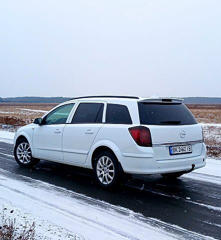Белый Опель Астра, объемом двигателя 1.9 л и пробегом 349 тыс. км за 5830 $, фото 1 на Automoto.ua