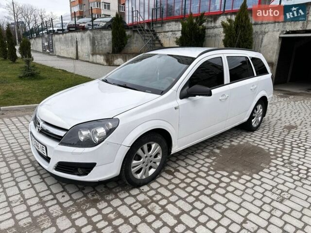 Белый Опель Астра, объемом двигателя 1.25 л и пробегом 320 тыс. км за 2950 $, фото 1 на Automoto.ua