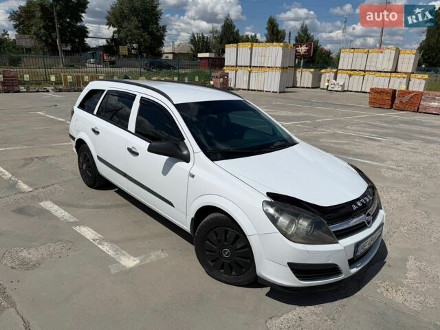 Белый Опель Астра, объемом двигателя 1.25 л и пробегом 327 тыс. км за 4300 $, фото 1 на Automoto.ua