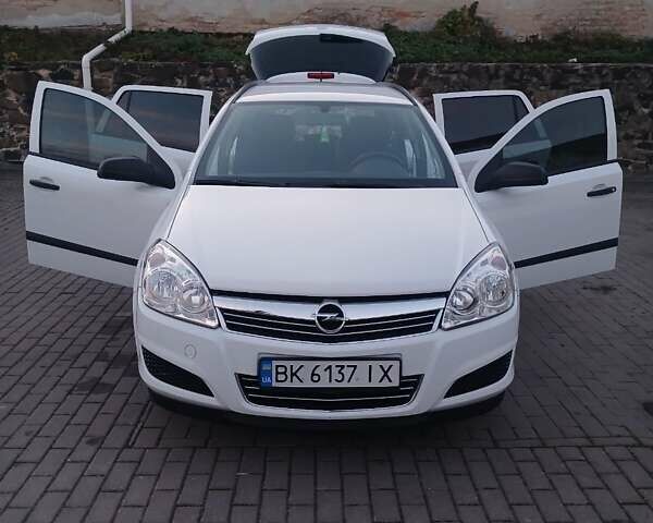 Білий Опель Астра, об'ємом двигуна 1.6 л та пробігом 194 тис. км за 5500 $, фото 1 на Automoto.ua