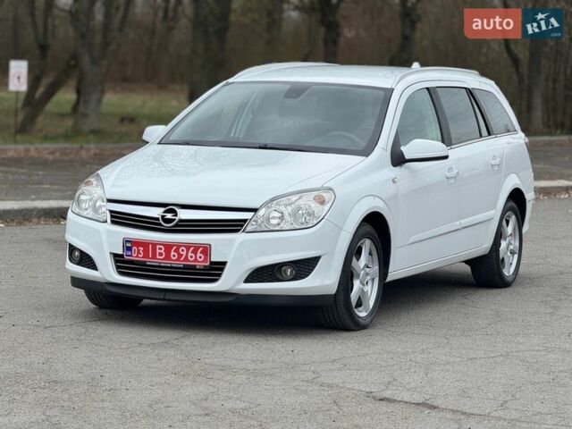 Белый Опель Астра, объемом двигателя 1.6 л и пробегом 235 тыс. км за 4999 $, фото 1 на Automoto.ua