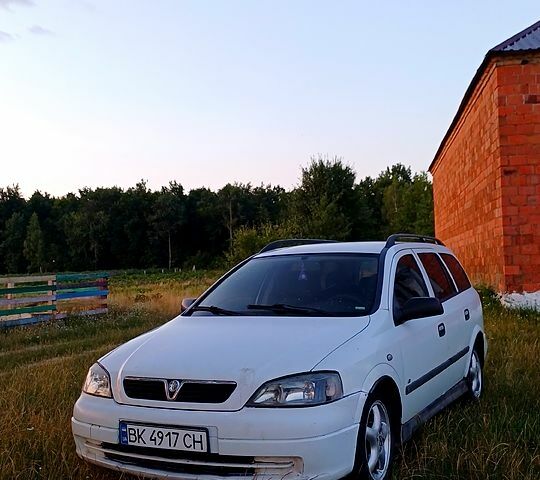 Белый Опель Астра, объемом двигателя 1.7 л и пробегом 345 тыс. км за 2200 $, фото 1 на Automoto.ua