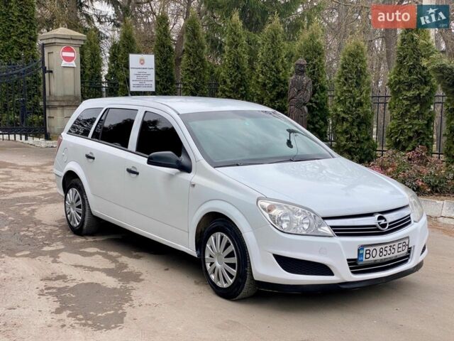 Белый Опель Астра, объемом двигателя 1.2 л и пробегом 266 тыс. км за 3750 $, фото 1 на Automoto.ua