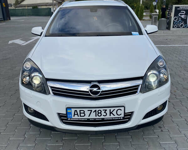 Белый Опель Астра, объемом двигателя 1.69 л и пробегом 224 тыс. км за 5300 $, фото 1 на Automoto.ua