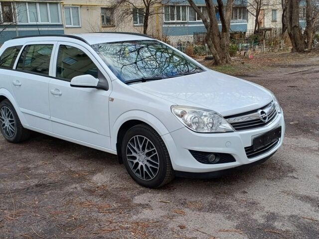 Белый Опель Астра, объемом двигателя 0 л и пробегом 165 тыс. км за 4999 $, фото 1 на Automoto.ua