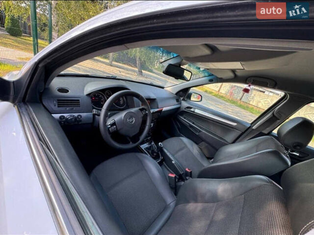 Белый Опель Астра, объемом двигателя 1.69 л и пробегом 289 тыс. км за 5200 $, фото 1 на Automoto.ua