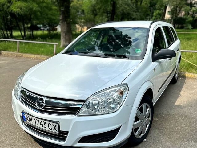 Белый Опель Астра, объемом двигателя 16 л и пробегом 200 тыс. км за 6200 $, фото 1 на Automoto.ua