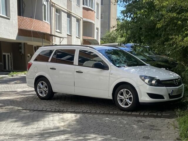 Белый Опель Астра, объемом двигателя 1.2 л и пробегом 288 тыс. км за 5900 $, фото 1 на Automoto.ua