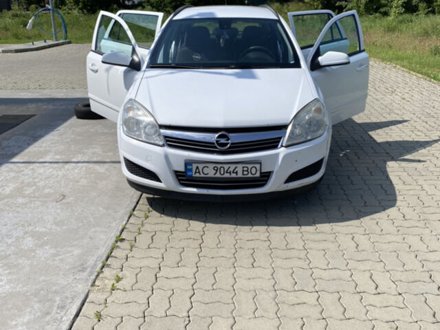 Белый Опель Астра, объемом двигателя 1.25 л и пробегом 250 тыс. км за 5250 $, фото 1 на Automoto.ua