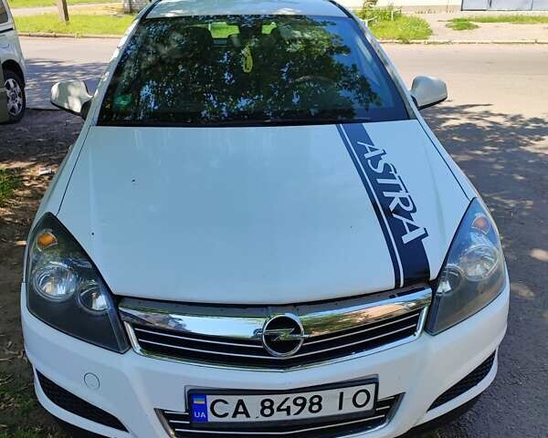 Белый Опель Астра, объемом двигателя 1.69 л и пробегом 320 тыс. км за 5800 $, фото 1 на Automoto.ua