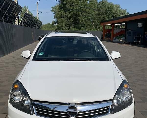 Опель Астра 2010 у Павлограде на Automoto.ua Білий Опель Астра, об'ємом двигуна 1.69 л та пробігом 240 тис. км за 6600 $, фото 1 на Automoto.ua