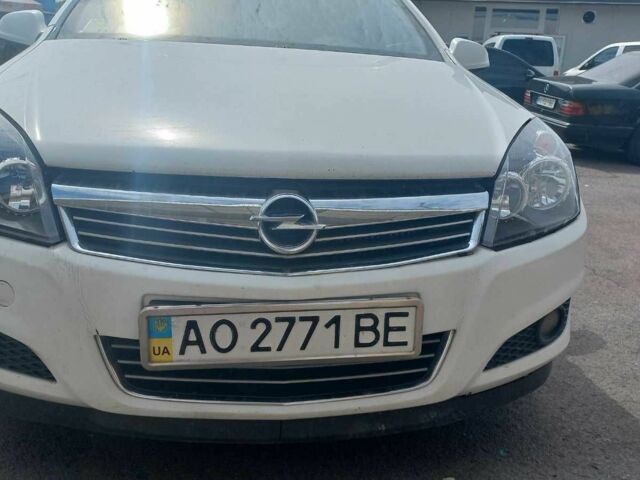 Опель Астра 2010 в Мукачеве на Automoto.ua Белый Опель Астра, объемом двигателя 1.7 л и пробегом 314 тыс. км за 4500 $, фото 1 на Automoto.ua