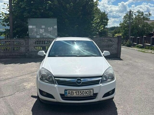 Белый Опель Астра, объемом двигателя 1.69 л и пробегом 246 тыс. км за 5400 $, фото 1 на Automoto.ua