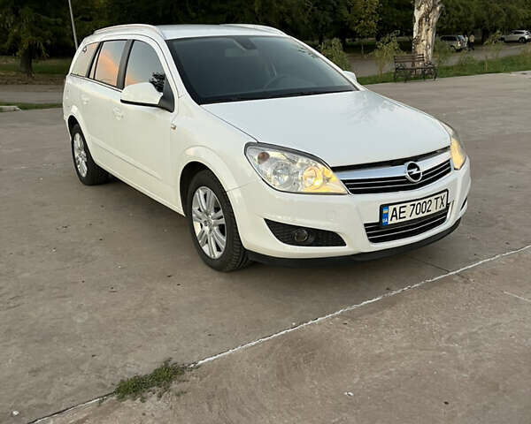 Белый Опель Астра, объемом двигателя 1.69 л и пробегом 271 тыс. км за 5700 $, фото 1 на Automoto.ua