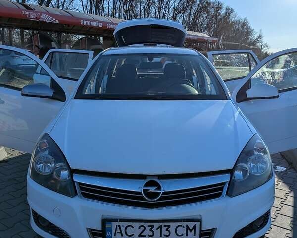 Белый Опель Астра, объемом двигателя 1.7 л и пробегом 275 тыс. км за 5500 $, фото 1 на Automoto.ua