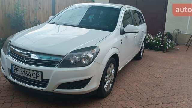 Опель Астра 2010 у Первомайськ на Automoto.ua Білий Опель Астра, об'ємом двигуна 1.7 л та пробігом 271 тис. км за 5500 $, фото 1 на Automoto.ua