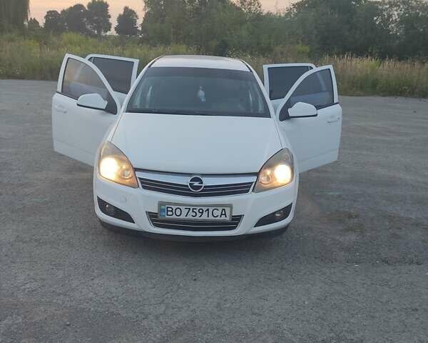 Белый Опель Астра, объемом двигателя 1.69 л и пробегом 260 тыс. км за 5900 $, фото 1 на Automoto.ua