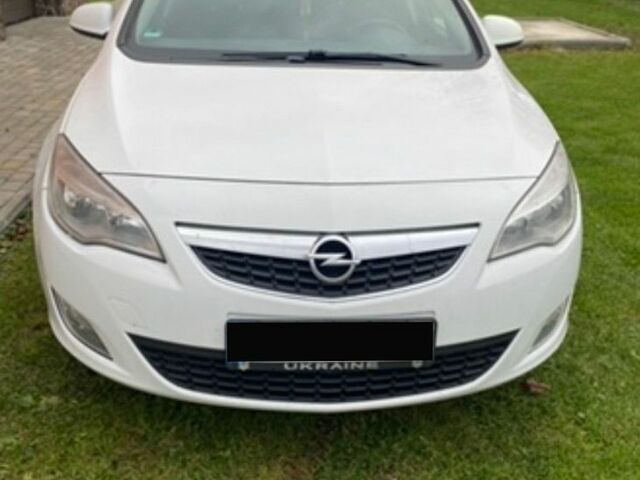 Белый Опель Астра, объемом двигателя 1.69 л и пробегом 270 тыс. км за 5500 $, фото 1 на Automoto.ua