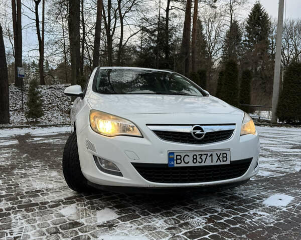 Белый Опель Астра, объемом двигателя 1.3 л и пробегом 372 тыс. км за 5200 $, фото 1 на Automoto.ua