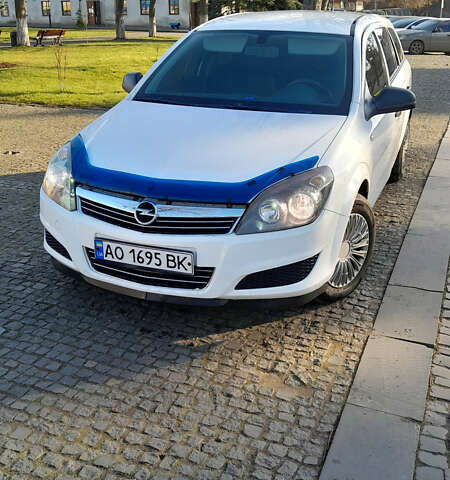 Белый Опель Астра, объемом двигателя 1.25 л и пробегом 410 тыс. км за 6500 $, фото 1 на Automoto.ua