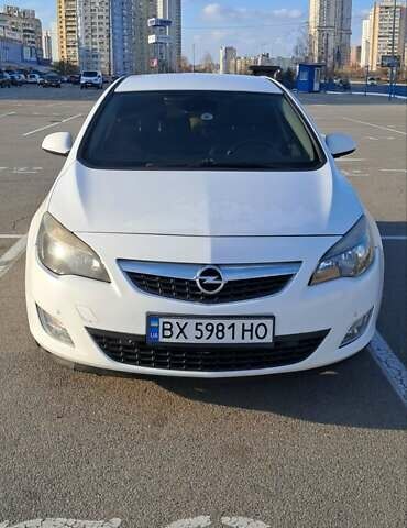 Белый Опель Астра, объемом двигателя 1.69 л и пробегом 261 тыс. км за 7500 $, фото 1 на Automoto.ua