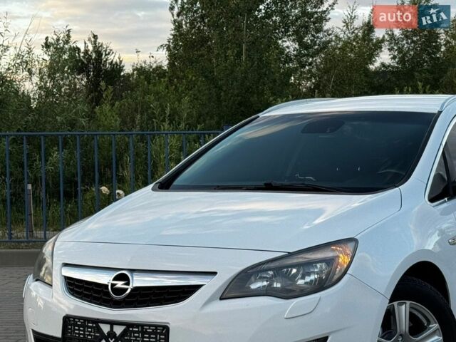 Белый Опель Астра, объемом двигателя 1.69 л и пробегом 230 тыс. км за 6500 $, фото 1 на Automoto.ua