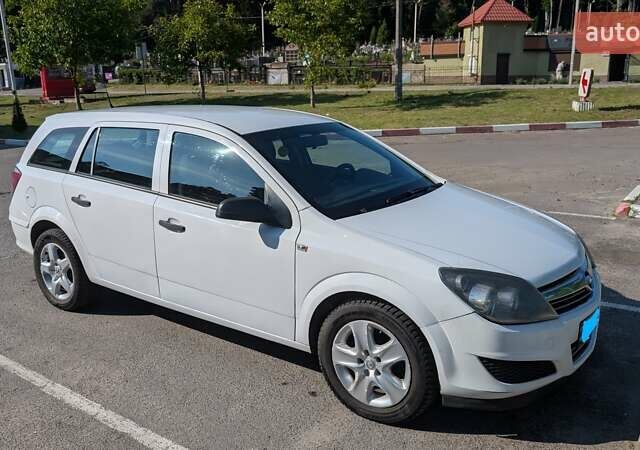 Белый Опель Астра, объемом двигателя 1.69 л и пробегом 268 тыс. км за 6900 $, фото 1 на Automoto.ua