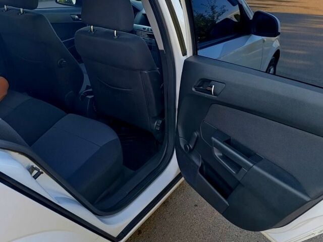 Белый Опель Астра, объемом двигателя 1.6 л и пробегом 197 тыс. км за 6200 $, фото 1 на Automoto.ua