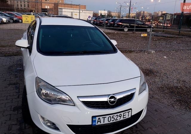 Белый Опель Астра, объемом двигателя 1.69 л и пробегом 263 тыс. км за 8000 $, фото 1 на Automoto.ua