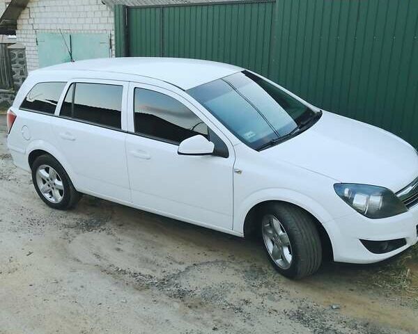 Белый Опель Астра, объемом двигателя 1.69 л и пробегом 250 тыс. км за 6250 $, фото 1 на Automoto.ua