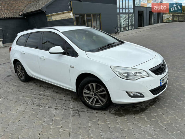 Опель Астра 2012 в Житомире на Automoto.ua Белый Опель Астра, объемом двигателя 1.3 л и пробегом 278 тыс. км за 5900 $, фото 1 на Automoto.ua