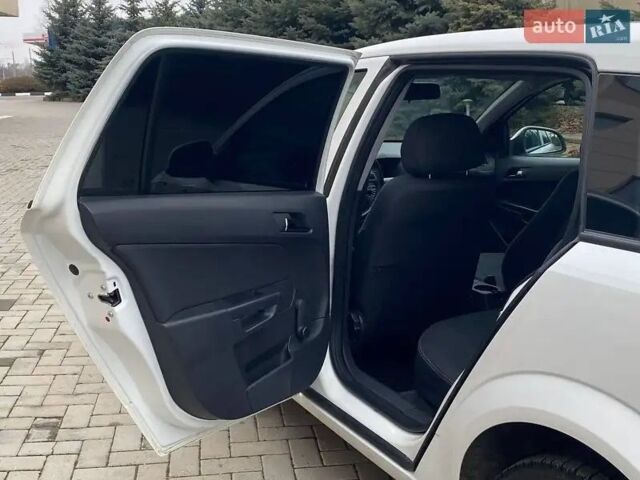 Белый Опель Астра, объемом двигателя 1.6 л и пробегом 0 тыс. км за 6300 $, фото 1 на Automoto.ua