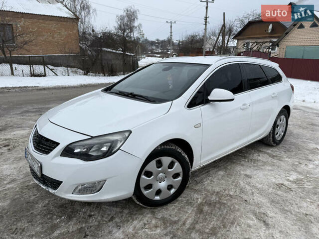 Белый Опель Астра, объемом двигателя 1.69 л и пробегом 320 тыс. км за 4600 $, фото 1 на Automoto.ua