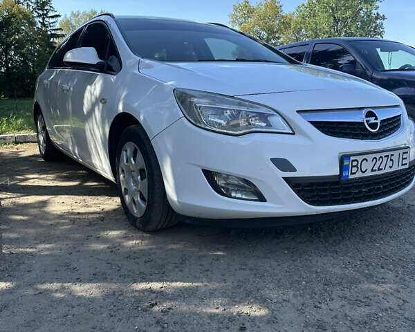 Белый Опель Астра, объемом двигателя 1.25 л и пробегом 352 тыс. км за 6200 $, фото 1 на Automoto.ua