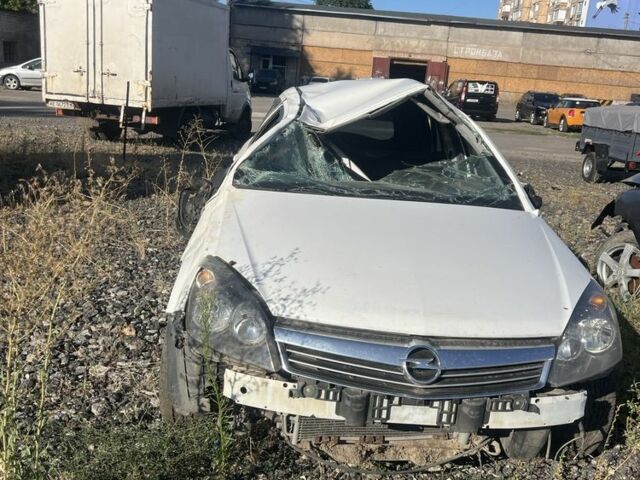 Білий Опель Астра, об'ємом двигуна 1.6 л та пробігом 150 тис. км за 1602 $, фото 1 на Automoto.ua