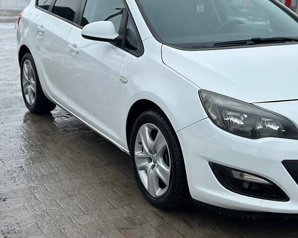 Білий Опель Астра, об'ємом двигуна 2 л та пробігом 280 тис. км за 8800 $, фото 1 на Automoto.ua