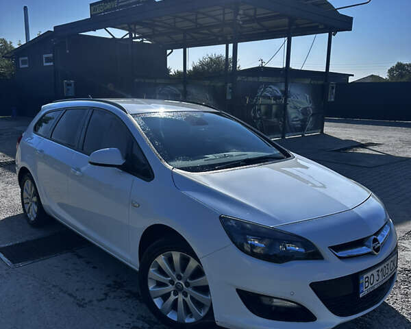 Опель Астра 2015 в Подгайцах на Automoto.ua Белый Опель Астра, объемом двигателя 1.6 л и пробегом 239 тыс. км за 8200 $, фото 1 на Automoto.ua