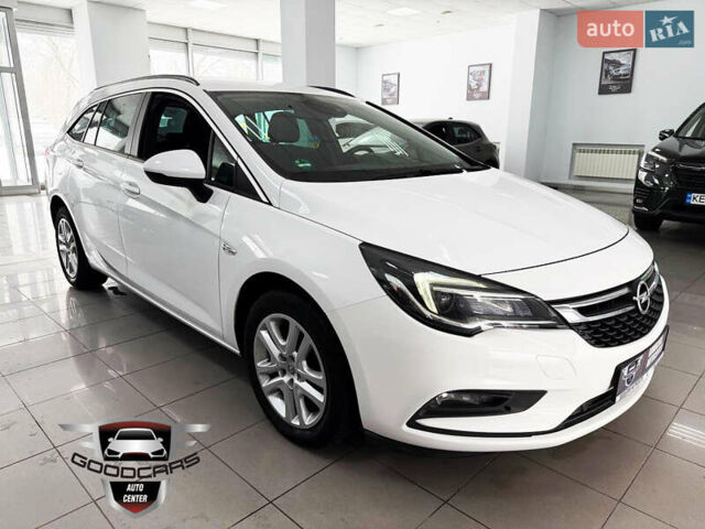 Белый Опель Астра, объемом двигателя 1.6 л и пробегом 240 тыс. км за 10700 $, фото 1 на Automoto.ua