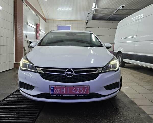 Опель Астра 2017 в Бердичеве на Automoto.ua Белый Опель Астра, объемом двигателя 1.6 л и пробегом 169 тыс. км за 8800 $, фото 1 на Automoto.ua