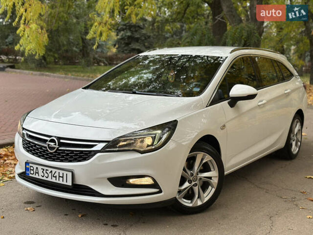 Опель Астра 2019 в Кропивницком (Кировограде) на Automoto.ua Белый Опель Астра, объемом двигателя 1.6 л и пробегом 217 тыс. км за 11500 $, фото 1 на Automoto.ua