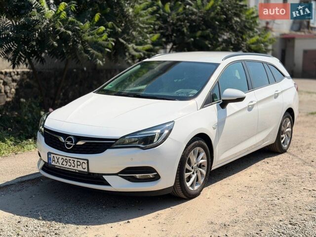Білий Опель Астра, об'ємом двигуна 1.5 л та пробігом 160 тис. км за 13000 $, фото 1 на Automoto.ua