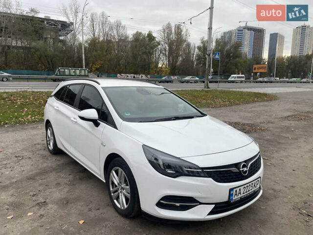 Белый Опель Астра, объемом двигателя 1.5 л и пробегом 130 тыс. км за 12000 $, фото 1 на Automoto.ua
