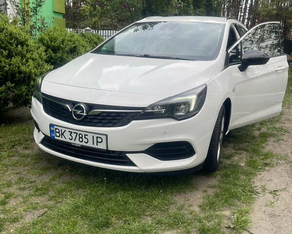 Белый Опель Астра, объемом двигателя 1.5 л и пробегом 140 тыс. км за 14200 $, фото 1 на Automoto.ua