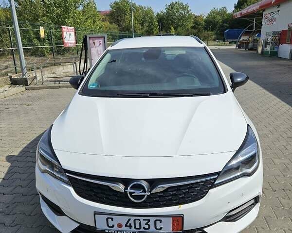 Белый Опель Астра, объемом двигателя 1.5 л и пробегом 100 тыс. км за 14500 $, фото 1 на Automoto.ua